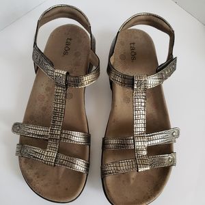 TAOS Sandels size pewter color great condition